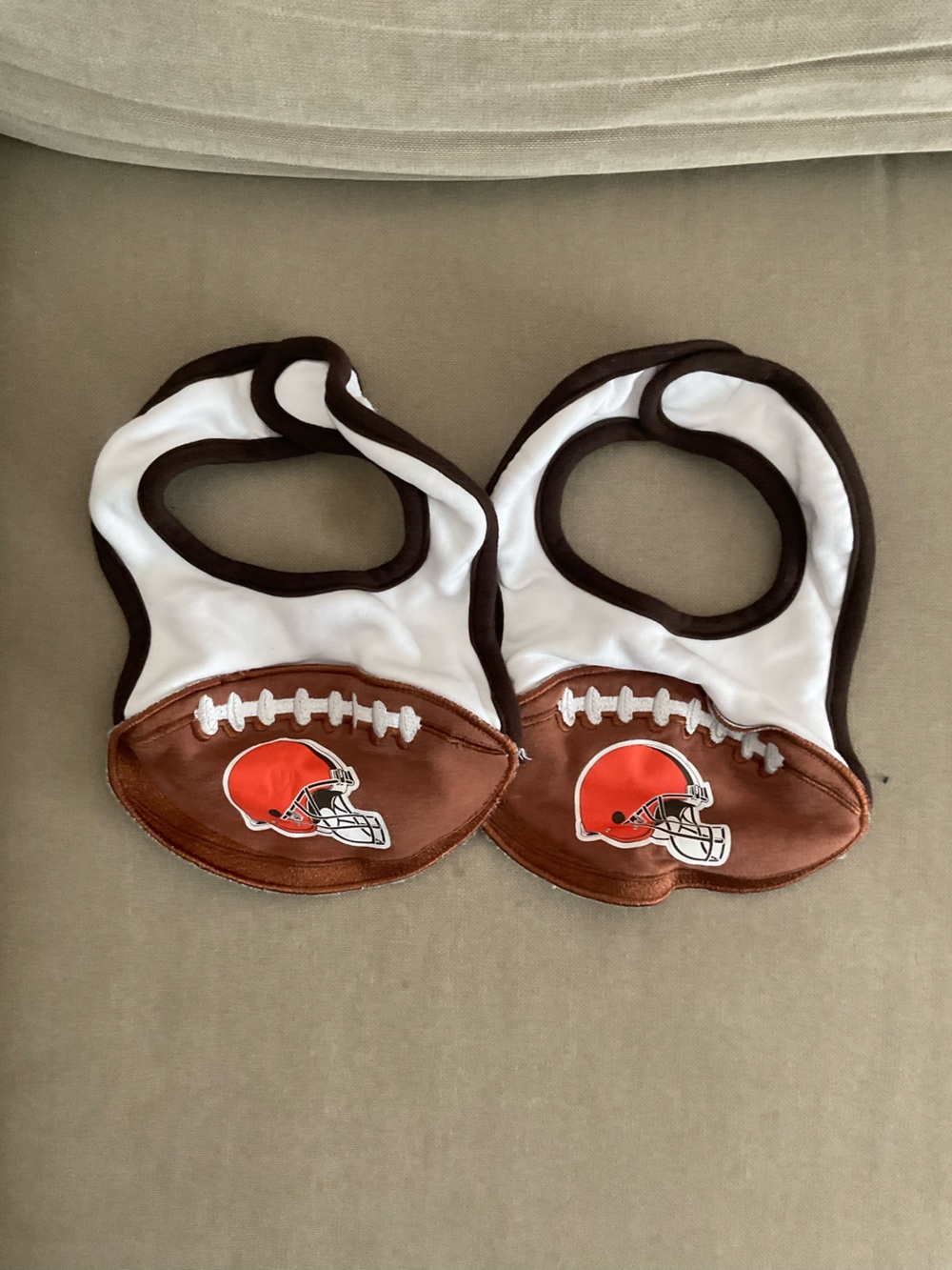 WEAR by Erin Andrews Cleveland Browns baby bibs